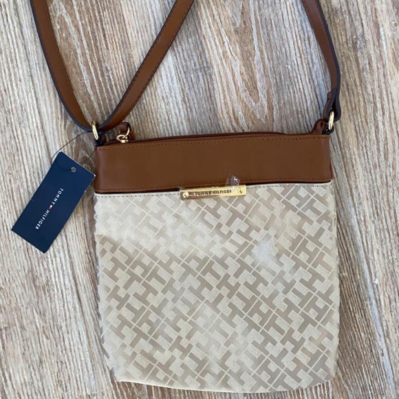 Tommy Hilfiger Handbags - BNWT Tommy Hilfiger Crossbody Bag